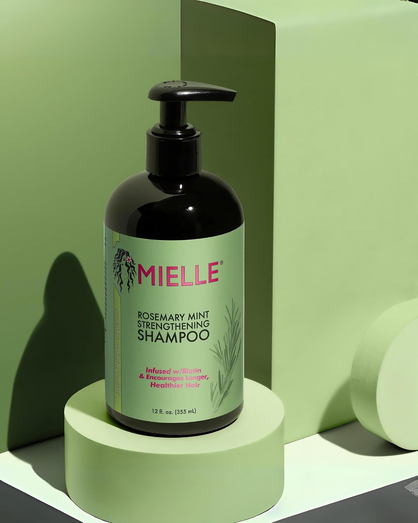 Mielle Rosemary Mint Strengthening Shampoo bottle photograph